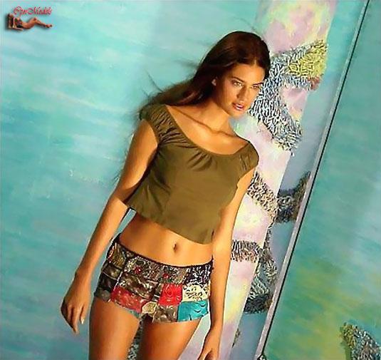 Yamila Diaz   << Back